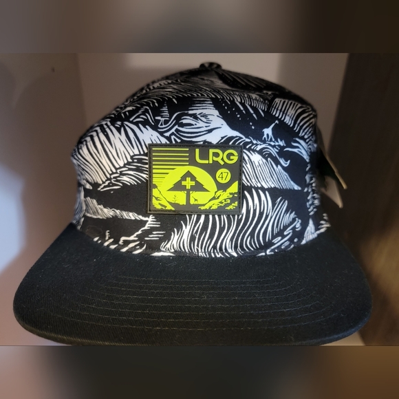 BNWT LRG Adjustable Hat - Picture 3 of 6